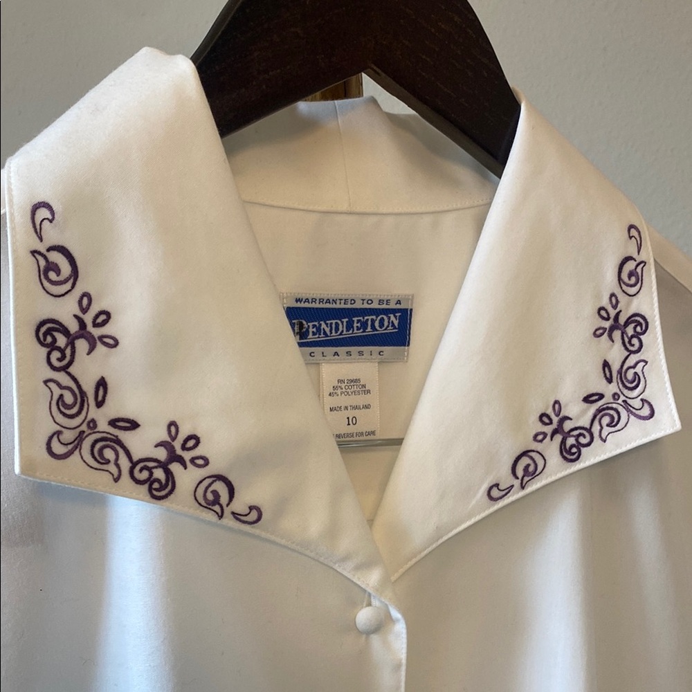 Pendleton Classic VTG White Blouse with Purple Embroidered Collar. Size 10